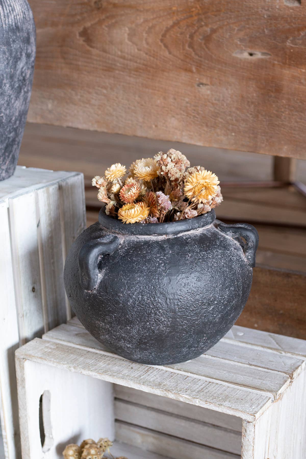 BLACK LOW ROUND TERRACOTTA VASE WITH HANDLES